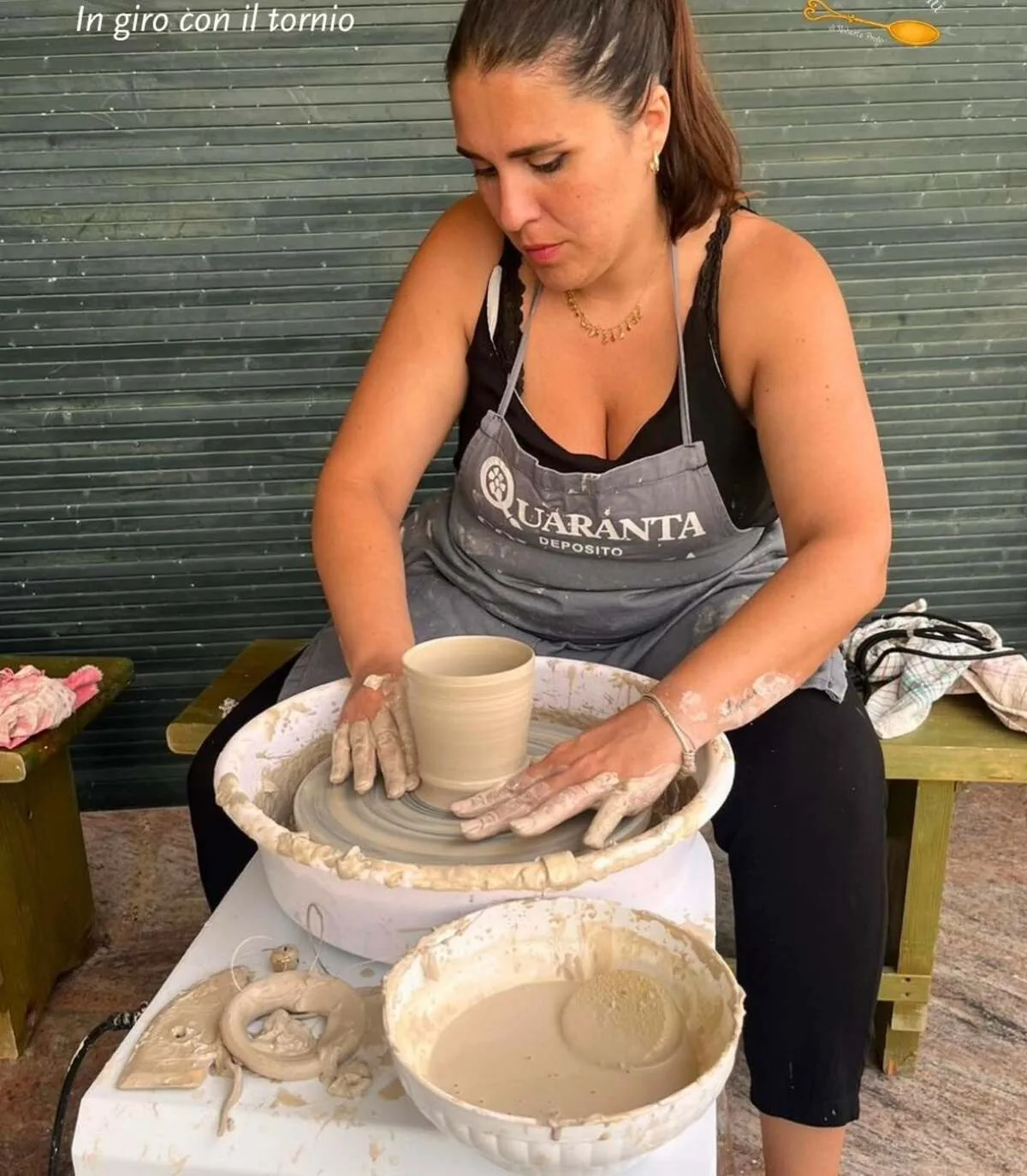 Corso di ceramica per adulti nel laboratorio